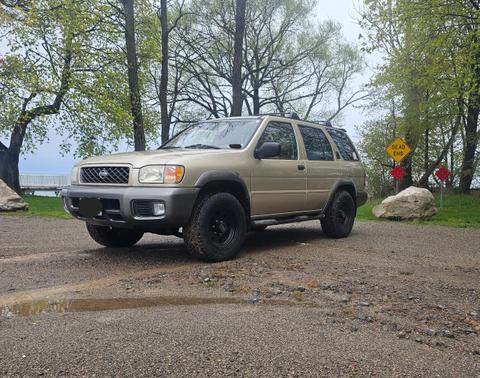 Beige 2001 Nissan Pathfinder SE