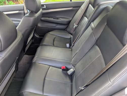 2013 INFINITI G37 x