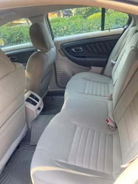 2010 Ford Taurus SE