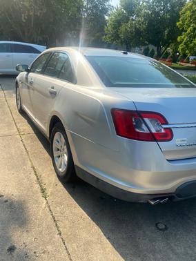 2010 Ford Taurus SE