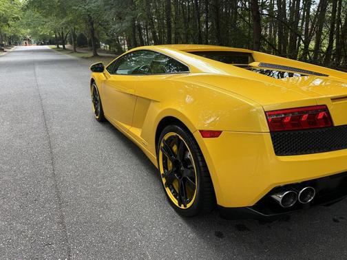Yellow 2011 Lamborghini Gallardo LP560-4