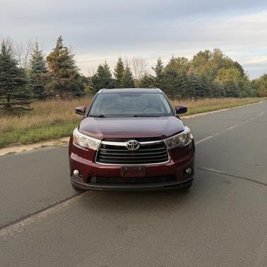 Red 2016 Toyota Highlander XLE