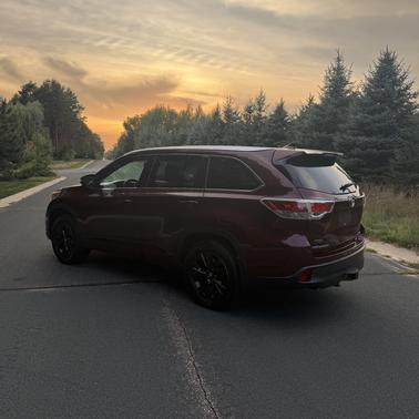 Red 2016 Toyota Highlander XLE