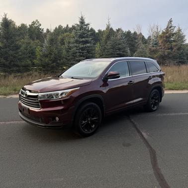 Red 2016 Toyota Highlander XLE