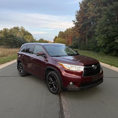 Red 2016 Toyota Highlander XLE