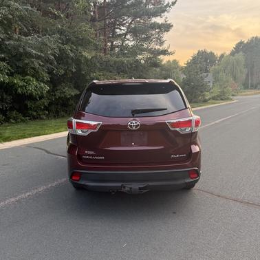 Red 2016 Toyota Highlander XLE