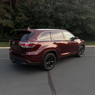 Red 2016 Toyota Highlander XLE