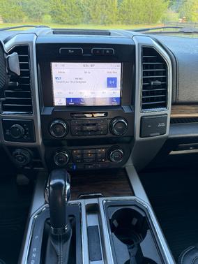 White 2019 Ford F-150 Lariat