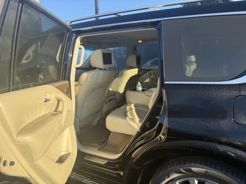 2016 INFINITI QX80 Base