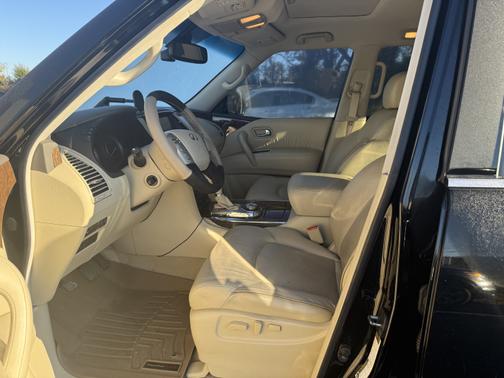 2016 INFINITI QX80 Base