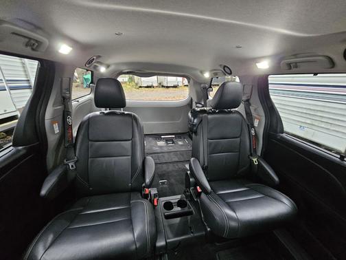 2018 Toyota Sienna SE Premium