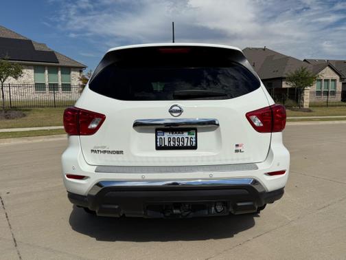 2017 Nissan Pathfinder SL