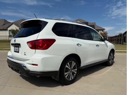 2017 Nissan Pathfinder SL