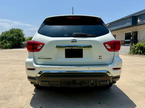 2017 Nissan Pathfinder SL