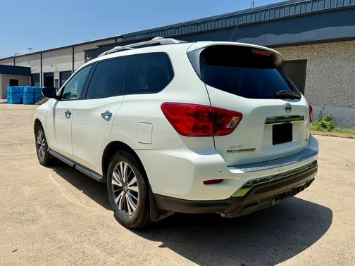 2017 Nissan Pathfinder SL