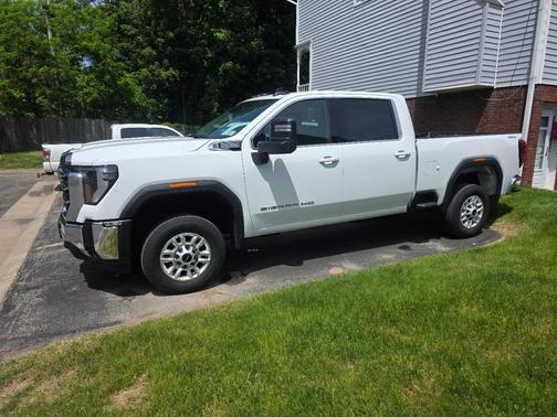 White 2025 GMC Sierra 2500 SLE