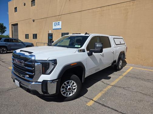 White 2025 GMC Sierra 2500 SLE