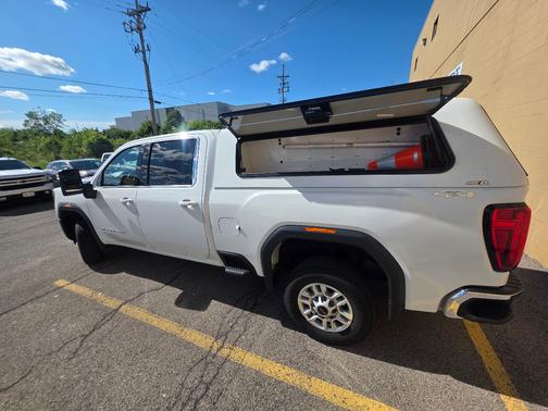 White 2025 GMC Sierra 2500 SLE