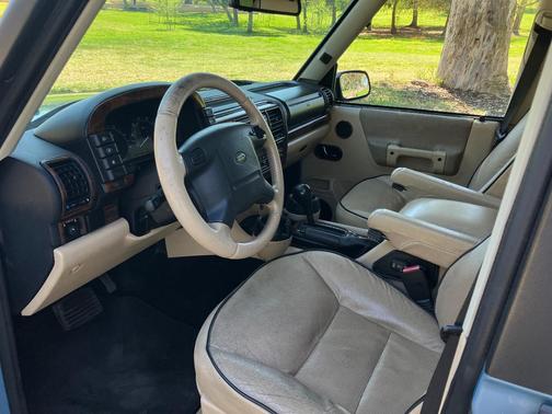 Blue 2003 Land Rover Discovery SE