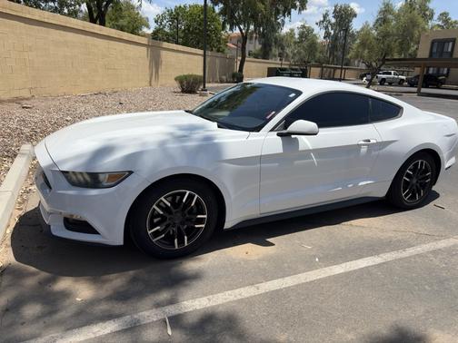 White 2015 Ford Mustang V6