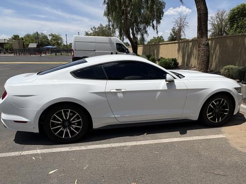 White 2015 Ford Mustang V6