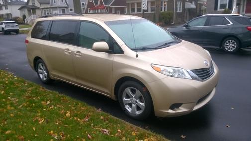 2011 Toyota Sienna LE