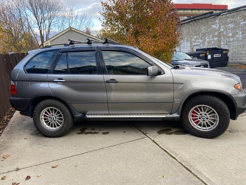 2005 BMW X5 4.4i