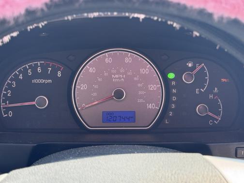 Gray 2008 Hyundai ELANTRA SE