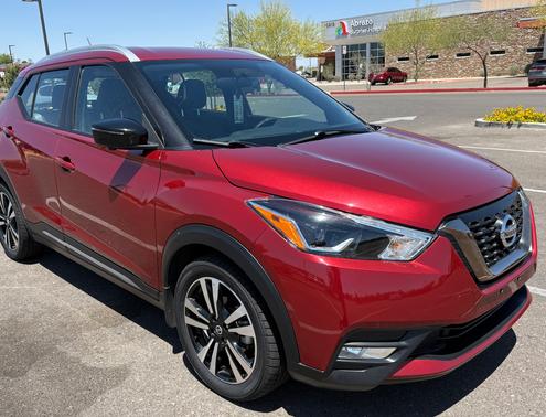 Red 2019 Nissan Kicks SR
