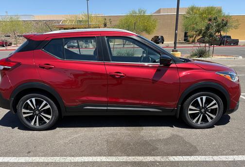 Red 2019 Nissan Kicks SR