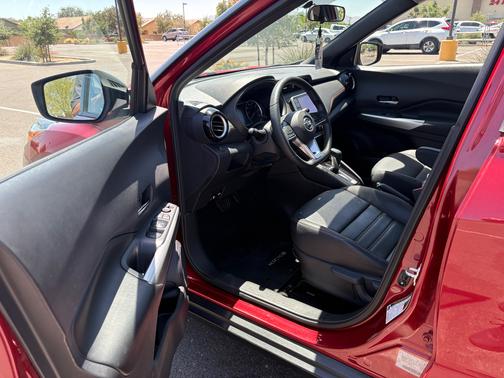 Red 2019 Nissan Kicks SR