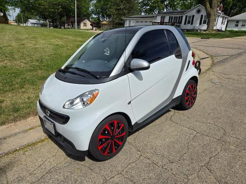 White 2013 smart ForTwo Pure