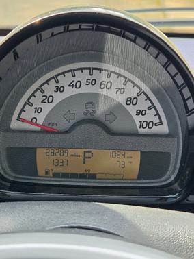 White 2013 smart ForTwo Pure