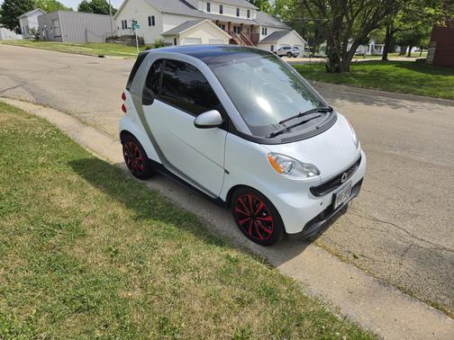 White 2013 smart ForTwo Pure