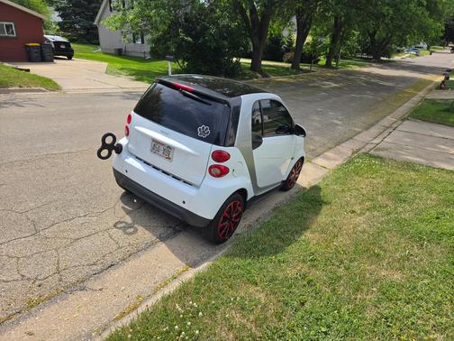 White 2013 smart ForTwo Pure