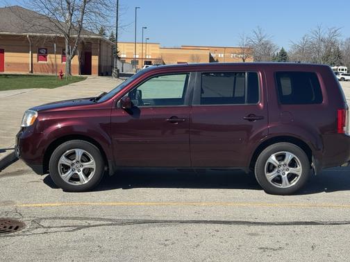 Red 2014 Honda Pilot EX-L