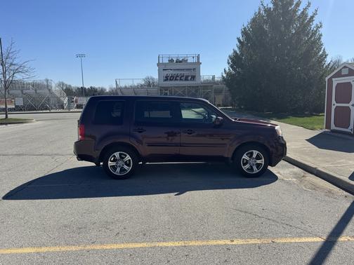 Red 2014 Honda Pilot EX-L