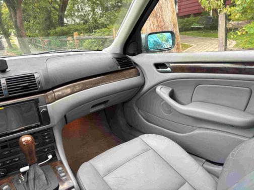 2002 BMW 325 xi