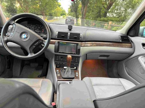 2002 BMW 325 xi