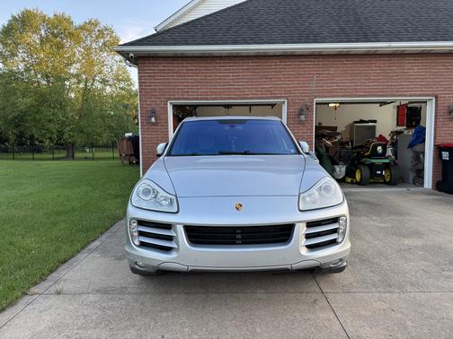 Silver 2009 Porsche Cayenne Cayenne