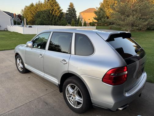 Silver 2009 Porsche Cayenne Cayenne