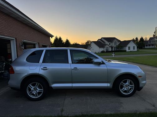 Silver 2009 Porsche Cayenne Cayenne