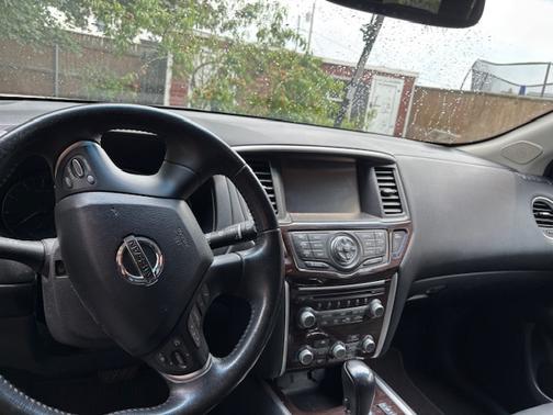 2014 Nissan Pathfinder SL