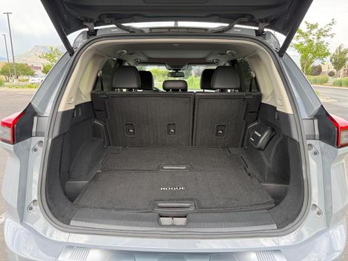 Gray 2024 Nissan Rogue Platinum