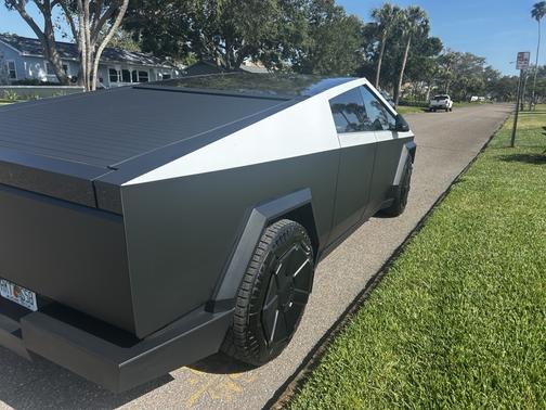 2024 Tesla Cybertruck AWD