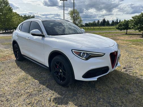 White 2018 Alfa Romeo Stelvio Base