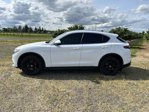 White 2018 Alfa Romeo Stelvio Base