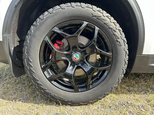White 2018 Alfa Romeo Stelvio Base