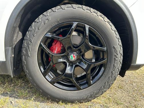 White 2018 Alfa Romeo Stelvio Base
