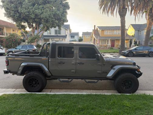 2021 Jeep Gladiator Sport S